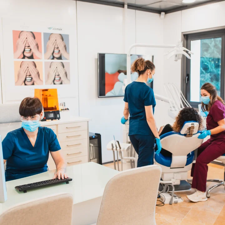 Clínica dental Udemax - Bild 8