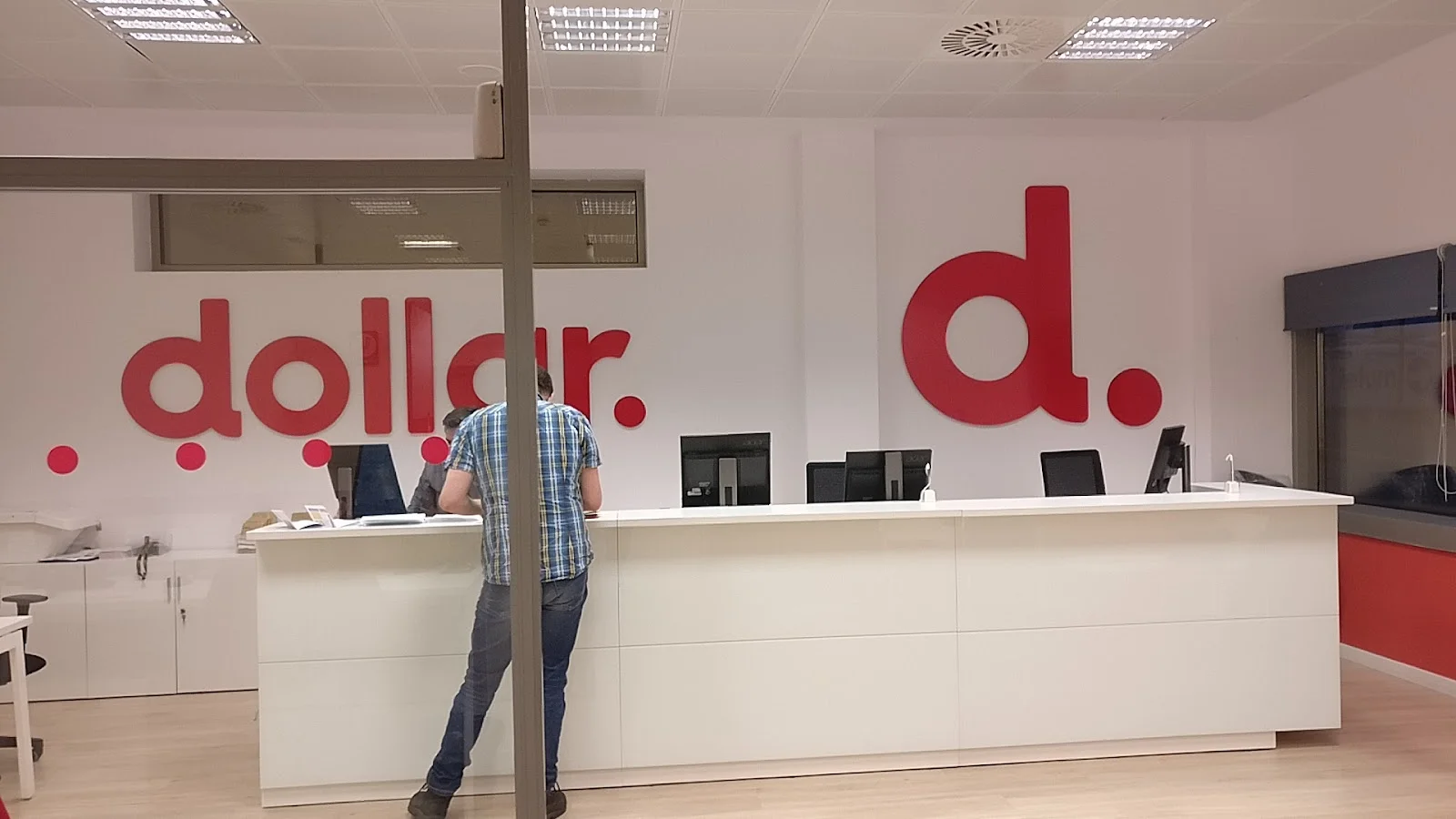 Dollar Car Rental - Bild 2