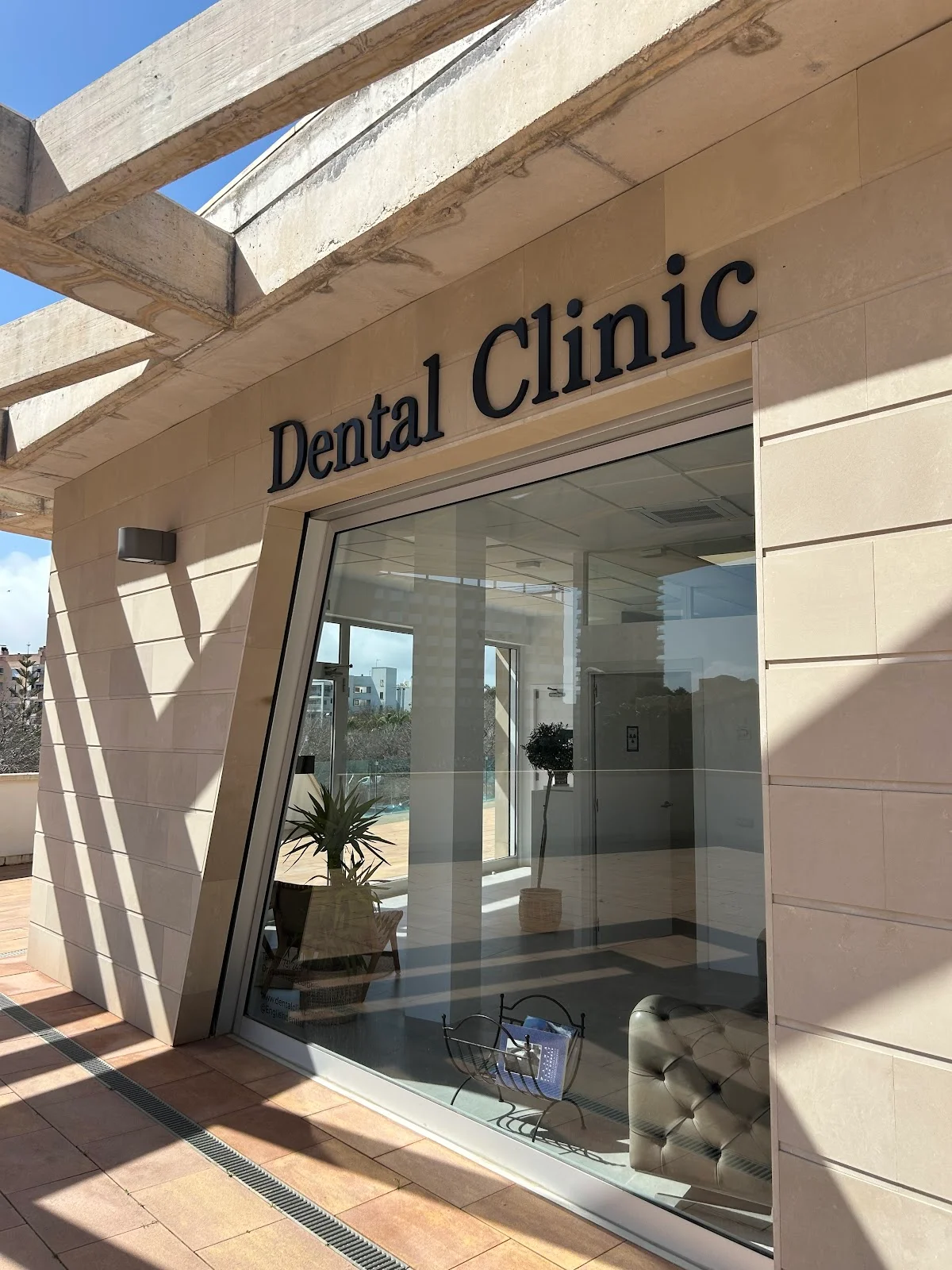 Dental Clinic Magaluf / English dentist in Mallorca / British dentist - Bild 10