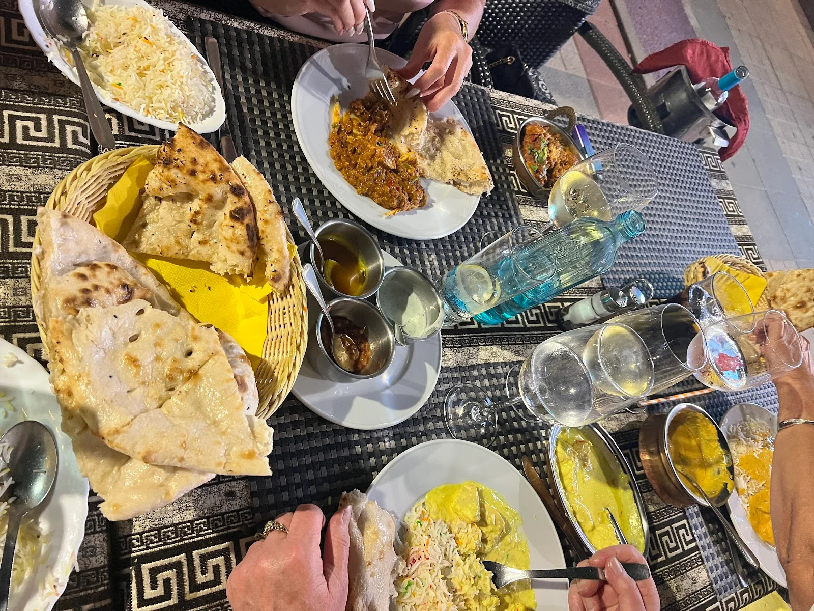 MAHARAJ INDIAN PAKISTANI RESTAURANT - Bild 3