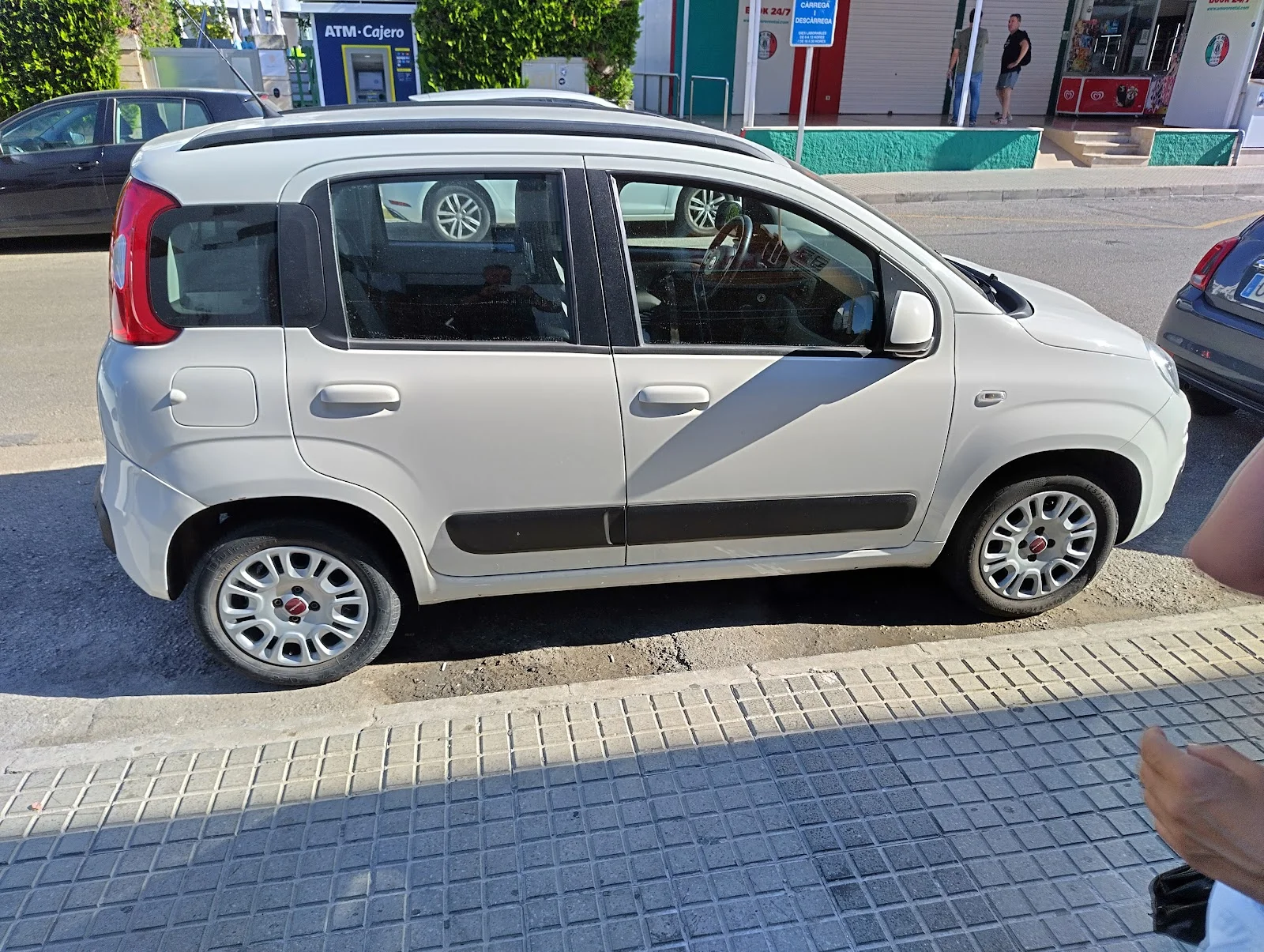 Rent a Car Salesca - Bild 3