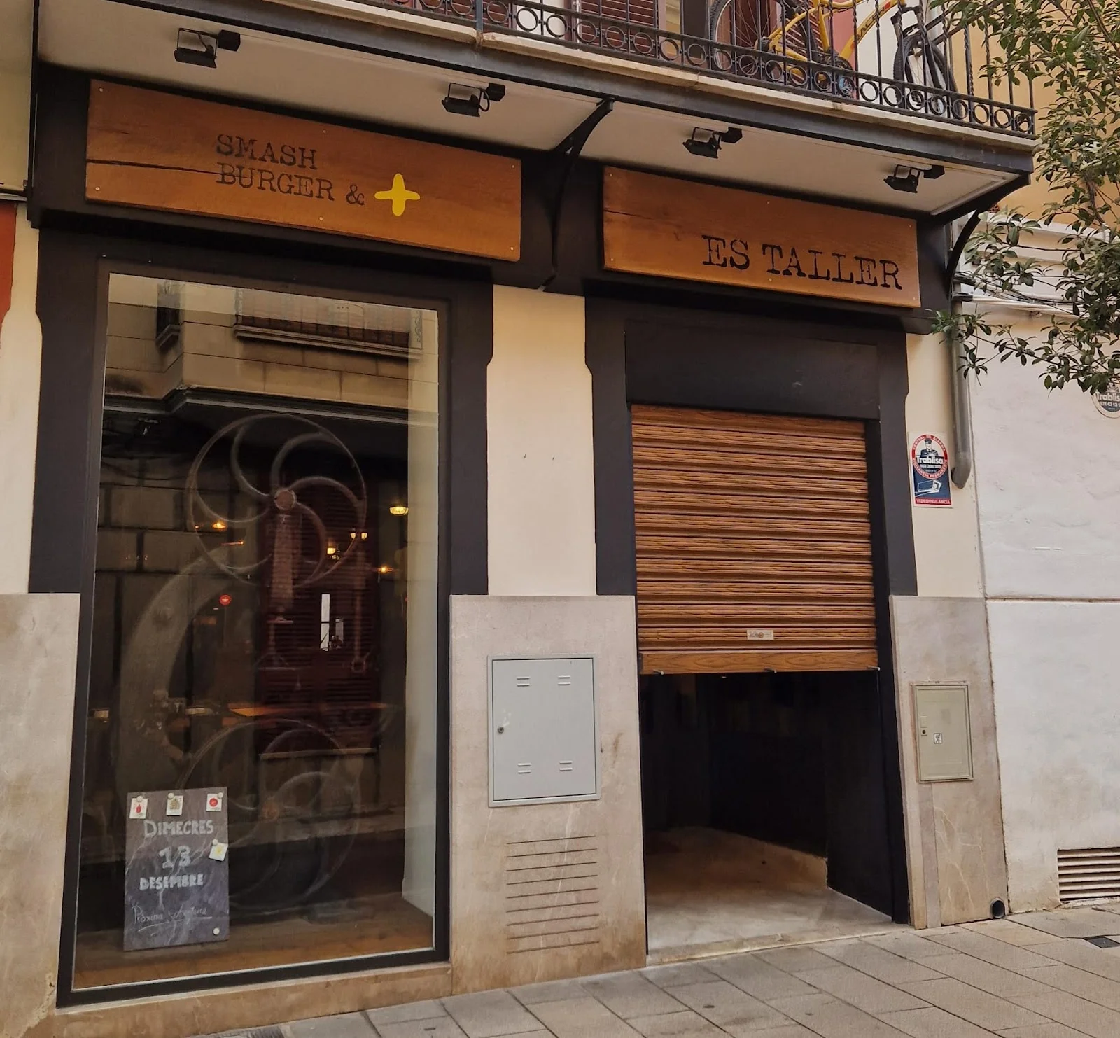 Es Taller Smash Burger