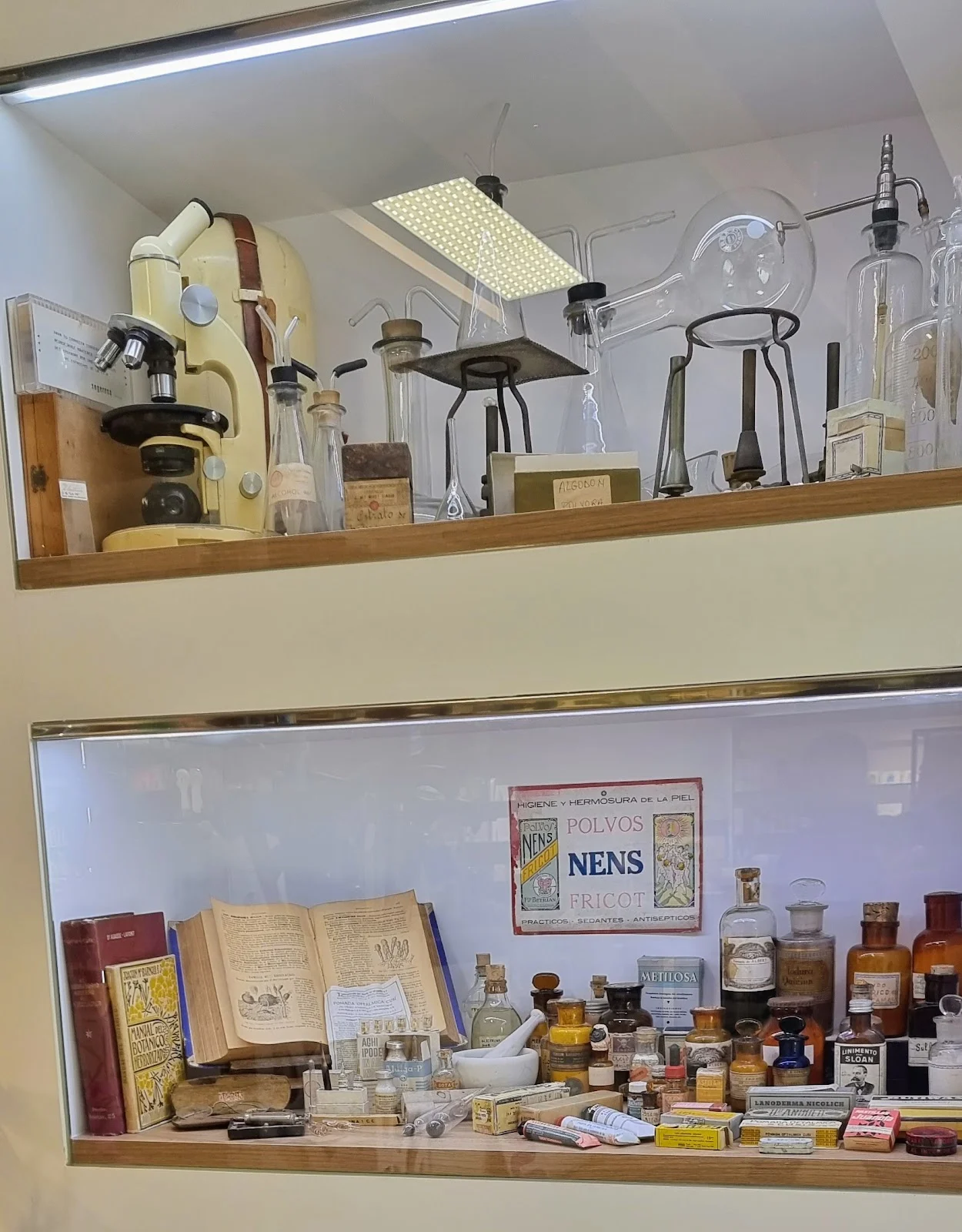 ARA FARMÀCIA 365 Días Lara Benito - Bild 5