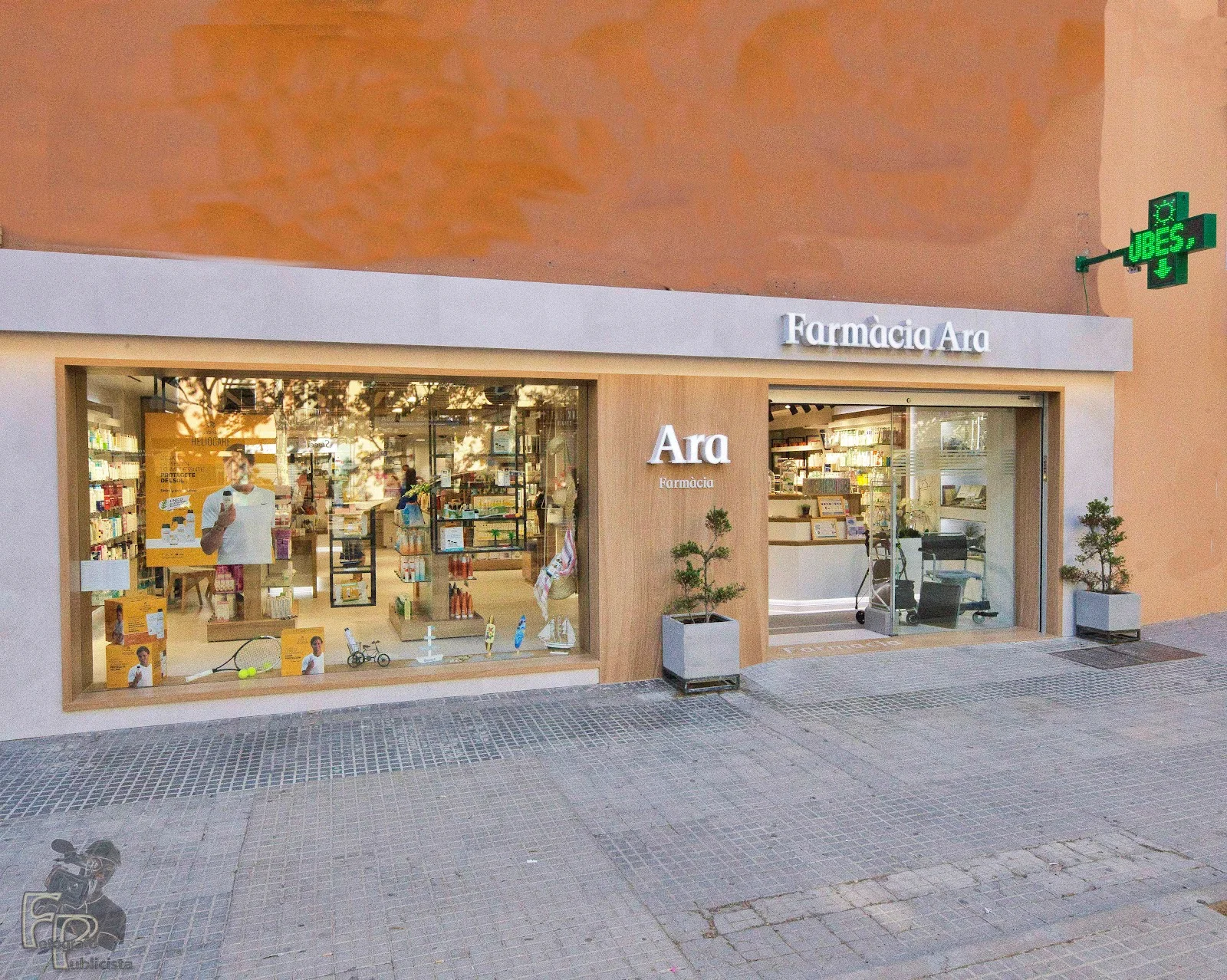 ARA FARMÀCIA 365 Días Lara Benito - Bild 8