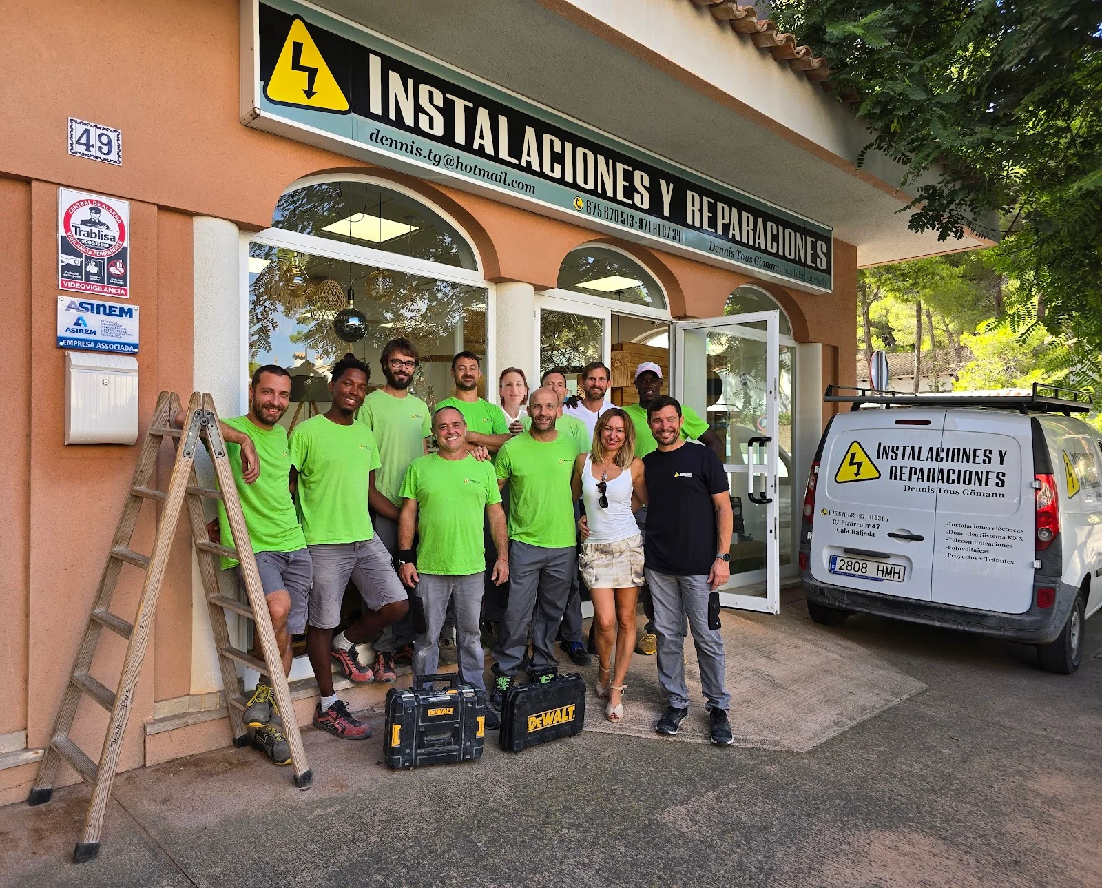 Instalaciones Eléctricas Dennis Tous Gomann - Bild 1