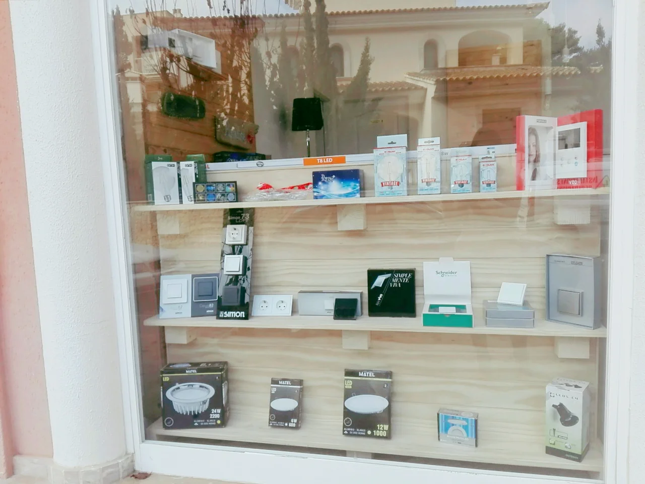 Instalaciones Eléctricas Dennis Tous Gomann - Bild 7