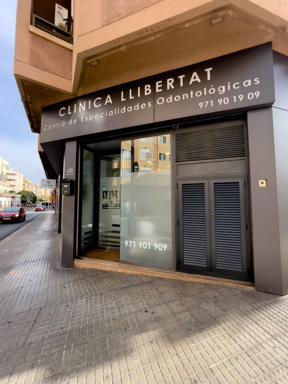 Clínica Dental Llibertat - Bild 1