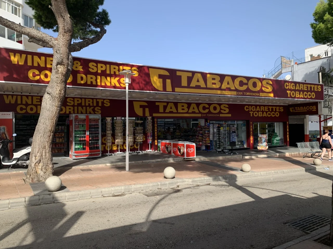 Tobacco shop Magalluf-4 - Bild 1
