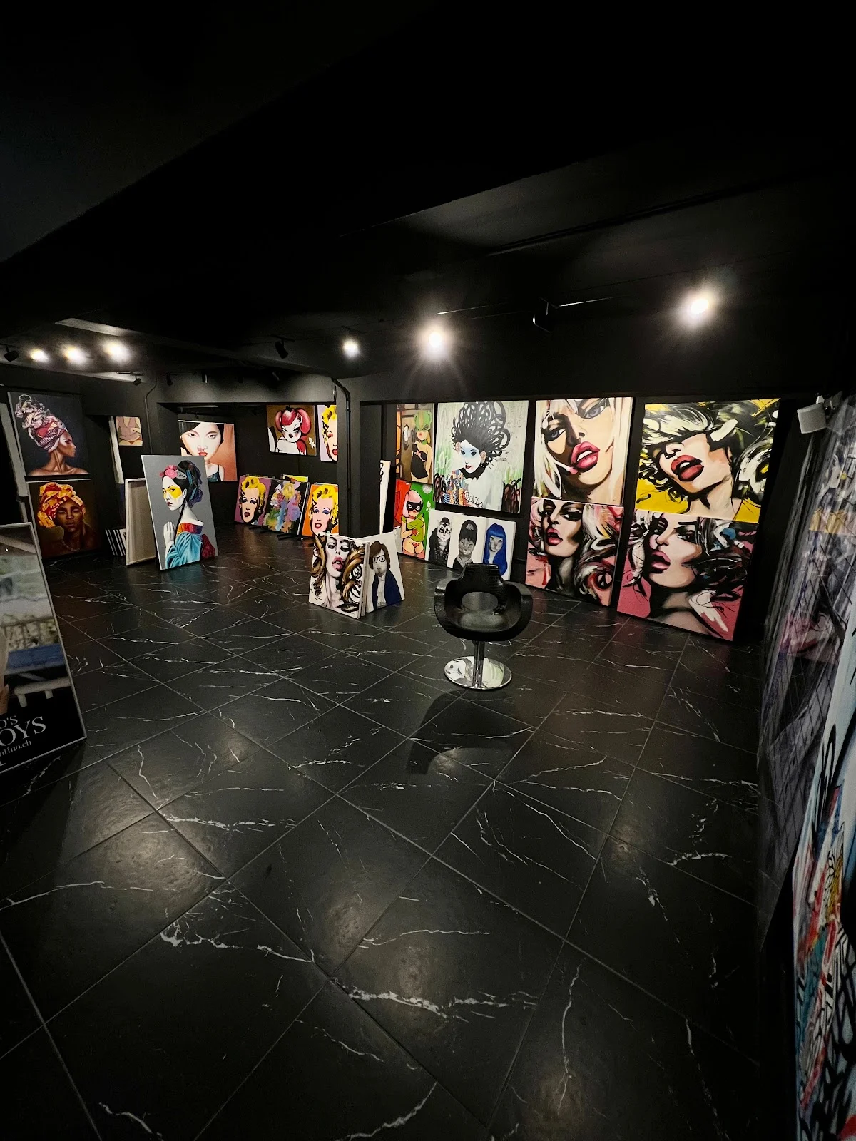 VALENTINO INDIANA GALLERY - Bild 4