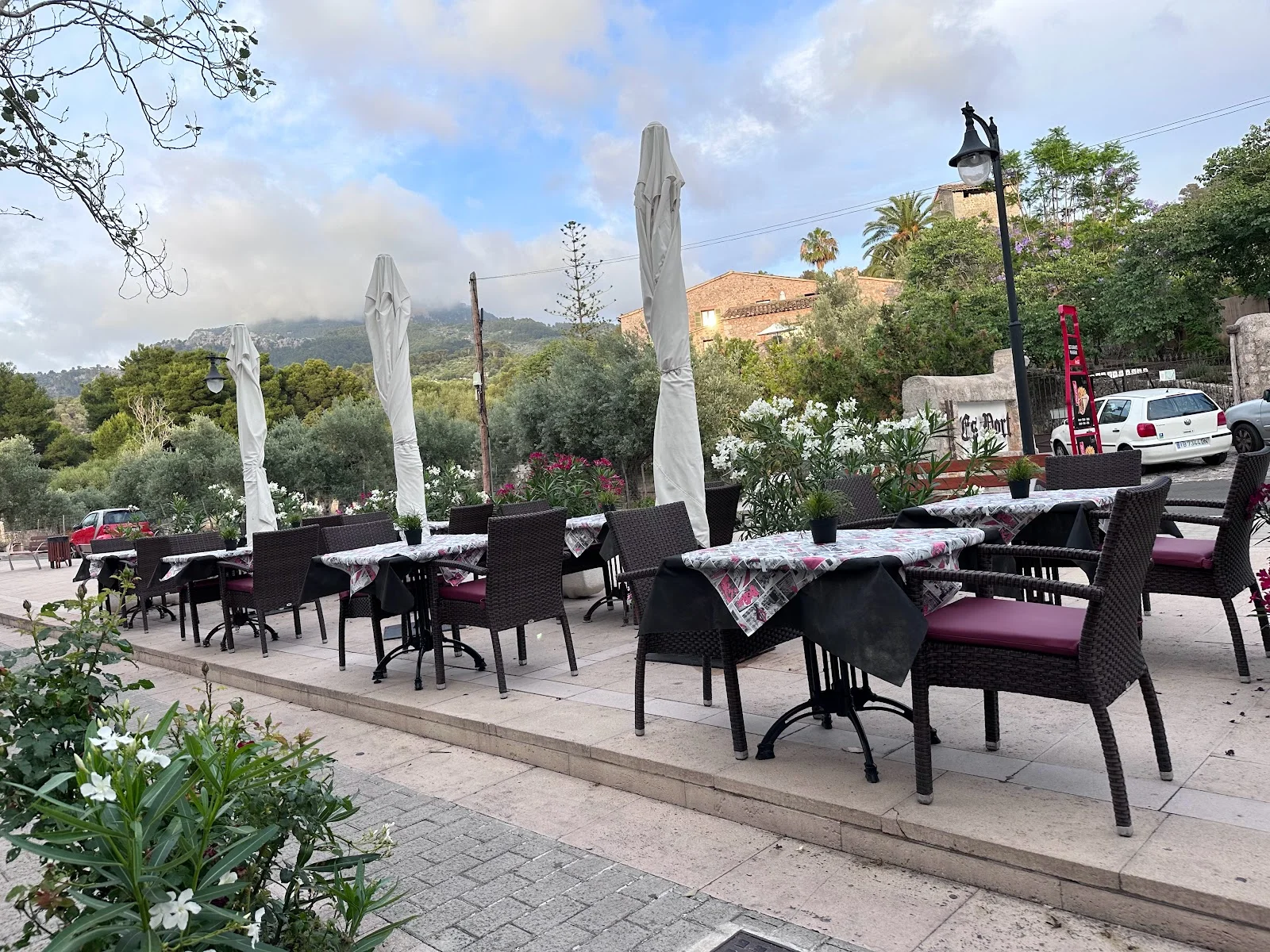 Maharani Indian Tandoori Restaurant - Bild 1