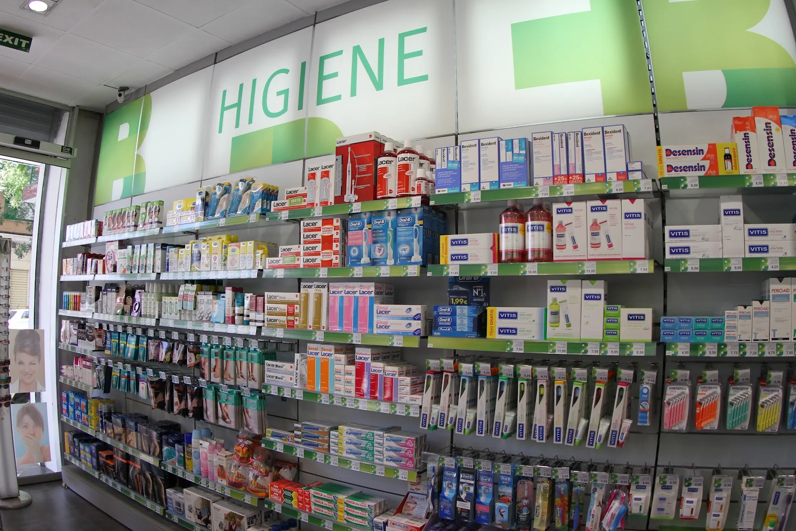 Farmàcia 24 Hores - Bild 9