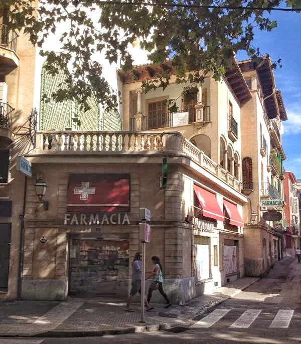 Farmacia La Rambla - Bild 7